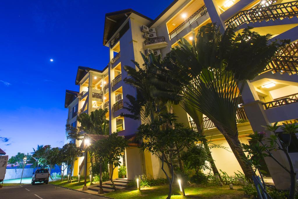 Sabah Beach Villas&Suites Kota Kinabalu Bagian luar foto