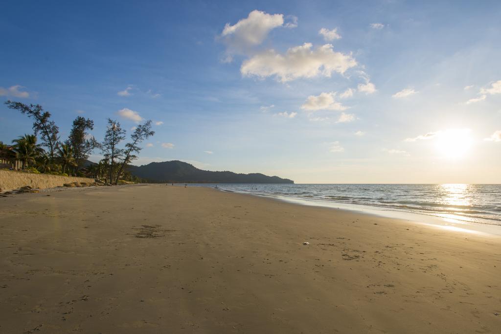 Sabah Beach Villas&Suites Kota Kinabalu Bagian luar foto