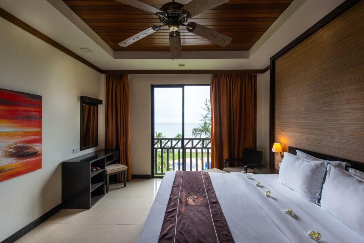 Sabah Beach Villas&Suites Kota Kinabalu Bagian luar foto