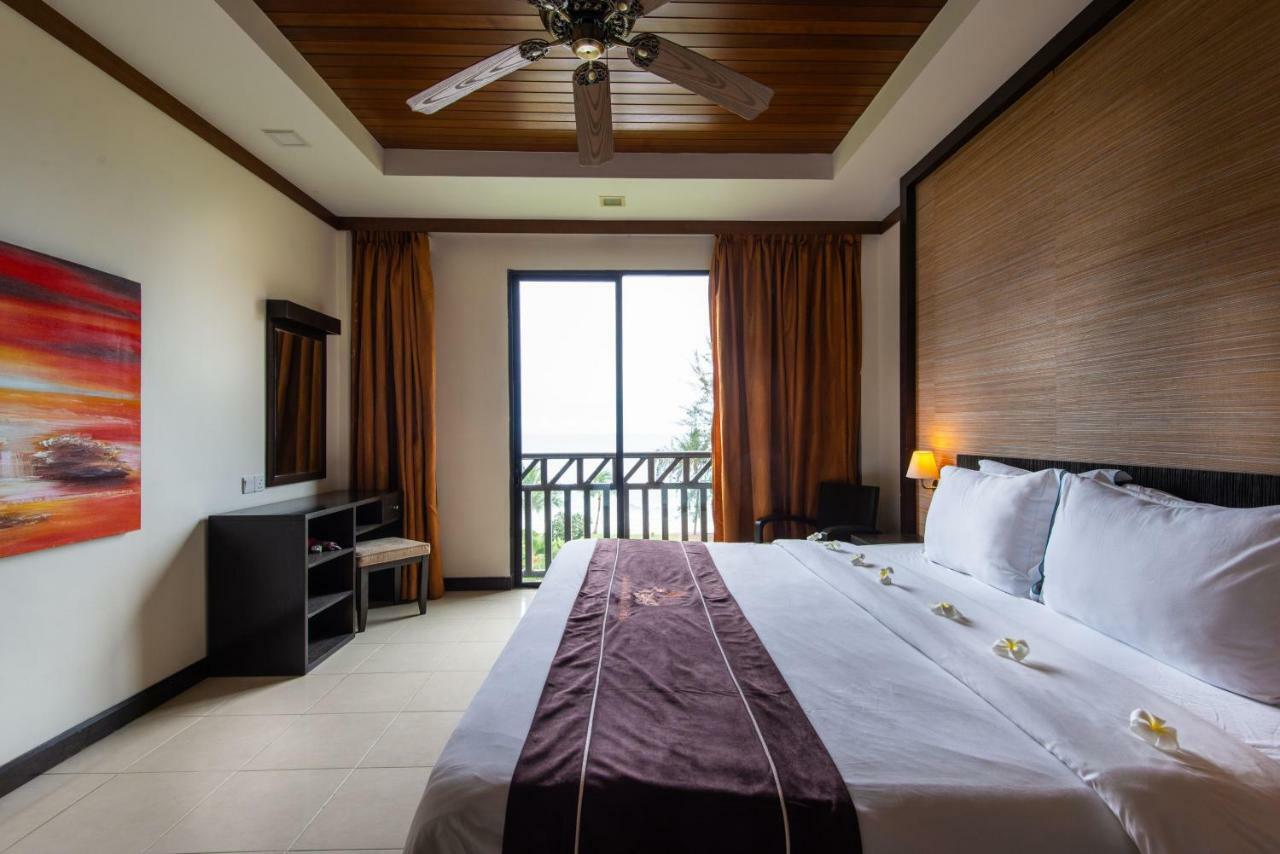 Sabah Beach Villas&Suites Kota Kinabalu Bagian luar foto